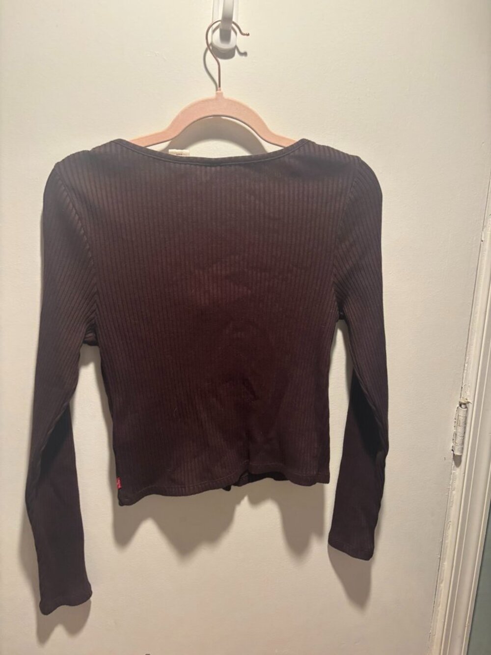 Levi’s Ribbed Scoop Neck Button-Front Top - Picture 2 of 4